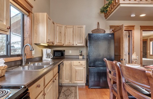 Bozeman House | TroutChasers Cabin - Fly Fish Private River Access & Explore Big Sky Country