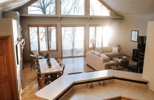Vergas House | Trowbridge Lake Home