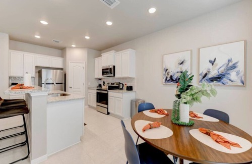 Troy House | Troy 4BR Hub for Business Pros
