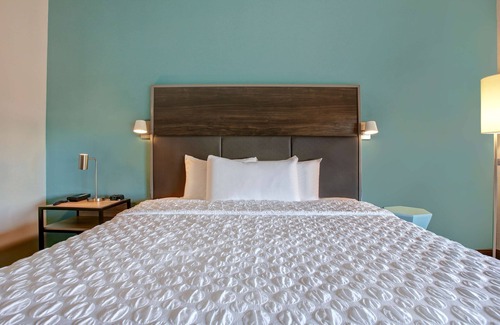 Grand Prairie Hotel | Tru by Hilton Grand Prairie
