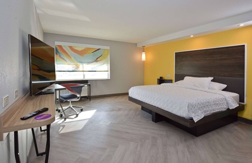 Lawrence Hotel | Tru by Hilton Lawrence