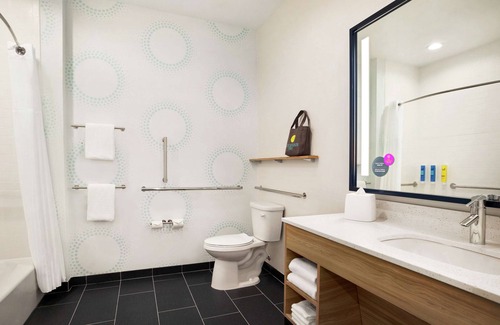 Longview Hotel | Tru by Hilton Longview