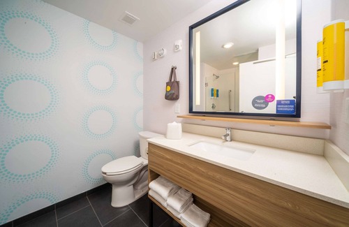 South Loop Hotel | Tru by Hilton Minneapolis Mall of America