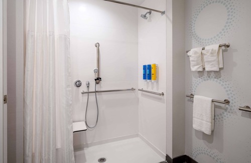 Naperville Hotel | Tru by Hilton Naperville Chicago