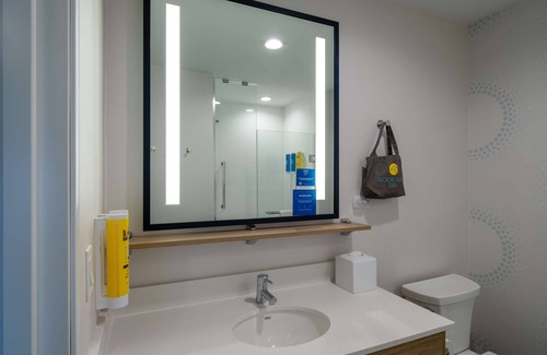 Naperville Hotel | Tru by Hilton Naperville Chicago