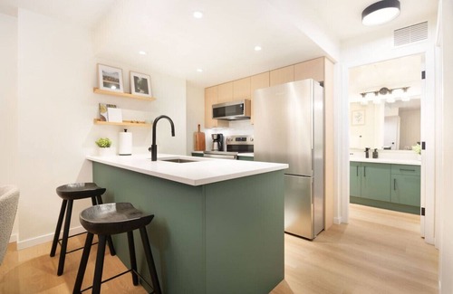 Village North Apartment | True Luxury - Pool, HT, Sauna