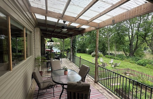 Oregon House | True River Frontage nPrivate grounds 3-bedroom housenEnjoy a relaxing stay