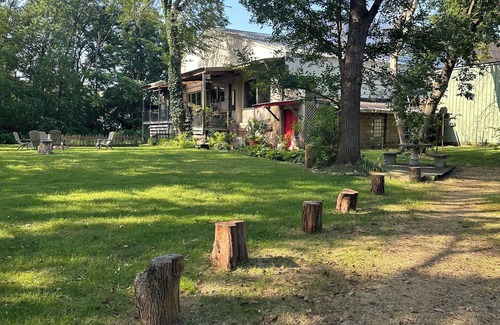 Oregon House | True River Frontage nPrivate grounds 3-bedroom housenEnjoy a relaxing stay