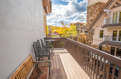 Mountain Village Condo | True Ski in/Ski out- Quaint, Comfortable & Convenient