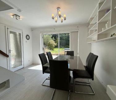 Harlow House | Truehome Close to Stansted Airport