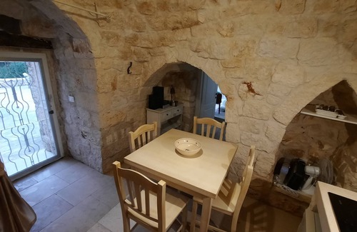 Ostuni House | Trulli Momenti delle Stelle, private 12 m Pool, BBQ, roofed outside Kitchen