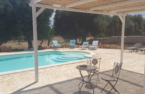 Ostuni House | Trulli Momenti delle Stelle, private 12 m Pool, BBQ, roofed outside Kitchen