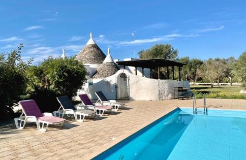 San Michele Salentino Villa | 'Trullo della Luna' tipico casale in un uliveto, piscina esclusiva