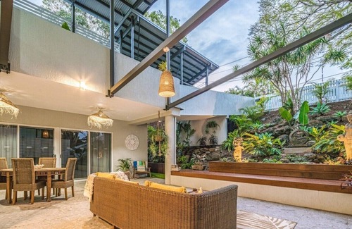 Burleigh Heads House | Truly exceptional 6 Bedroom Oasis in Burleigh Heads