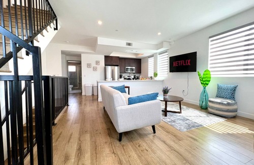 Pico-Union House | Truly Special LA Gem private rooftop deck VIEWS