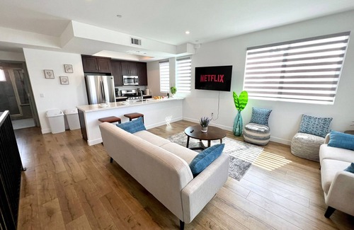 Pico-Union House | Truly Special LA Gem private rooftop deck VIEWS