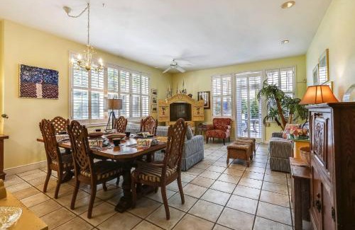 Truman Annex House | Trumans Hideaway by AvantStay Great Location w Patio Outdoor Dining BBQ Shared Pool Week Long Stays