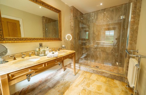 Aberdeen Hotel | Trump Macleod House & Lodge