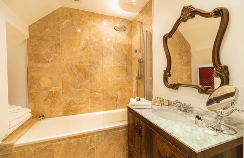 Aberdeen Hotel | Trump Macleod House & Lodge