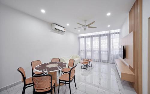 Kuah House | TS Cozy GuestHouse/2BR 6pax 餐厅免税店1分钟步行