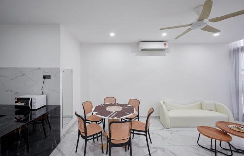 Kuah House | TS Cozy GuestHouse/2BR 6pax 餐厅免税店1分钟步行