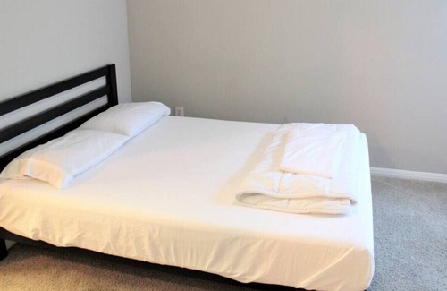 West Campus Condo | TSC 315 Luckey · ATX Cute n Cozy Condo! Poolside, GREAT location