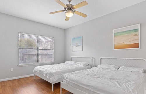 West Campus Condo | TSC 400 Luckey · ATX 2 Bedroom w/ Pool, GREAT location!