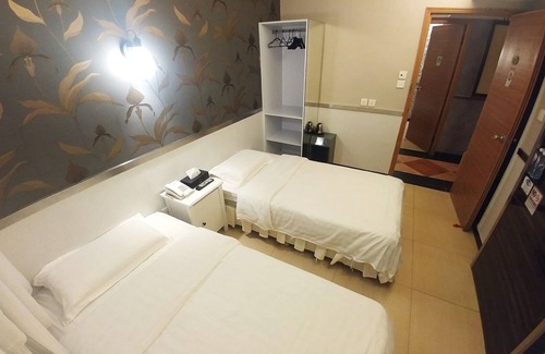 Kwun Chung Apartment | Tsim Sha Tsui, 2mins to Jordan Station,HarbourCity, Temple