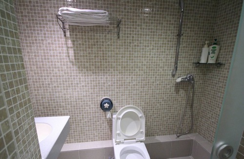 Kwun Chung Apartment | Tsim Sha Tsui, 2mins to Jordan Station,HarbourCity, Temple