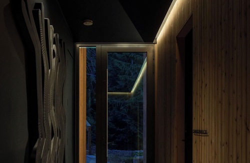 West Sechelt Apartment | Tsuga Beach Inn - Waterfront Retreat - NEW - Salal Suite