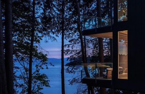 West Sechelt Apartment | Tsuga Beach Inn - Waterfront Retreat - NEW - Salal Suite