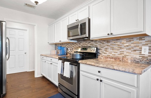 Lubbock House | TTU Gem w/Fireplace & Comfort
