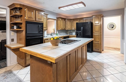 Lubbock House | TTU is 4 miles, 3Bd/2Ba with Pool/Hot Tub -"That Peaceful, Easy Feeling"