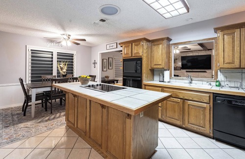 Lubbock House | TTU is 4 miles, 3Bd/2Ba with Pool/Hot Tub -"That Peaceful, Easy Feeling"