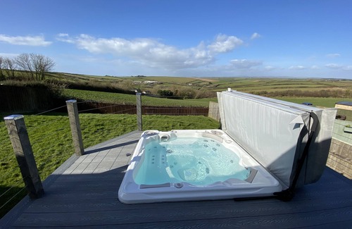 Malborough House | Tubbs Delight Family and dog friendly Bungalow With Hot Tub and Countryside View