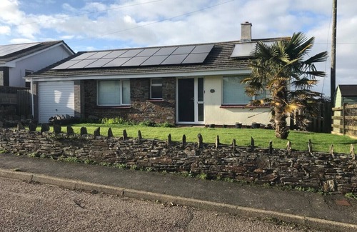 Malborough House | Tubbs Delight Family and dog friendly Bungalow With Hot Tub and Countryside View
