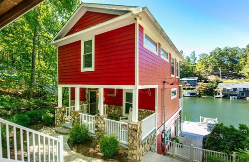 Lake Lure Cottage | Tucked Away Gem: Lakefront, 3Fireplaces