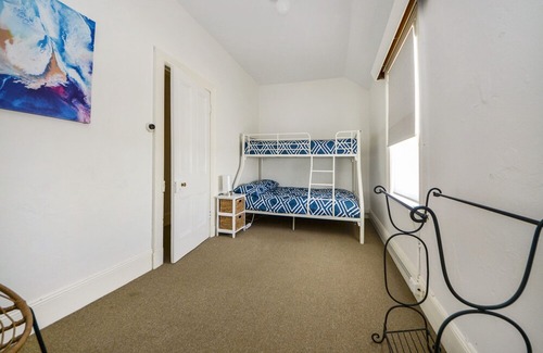 Portland Cottage | Tucked in behind the local Baker, centrally located.