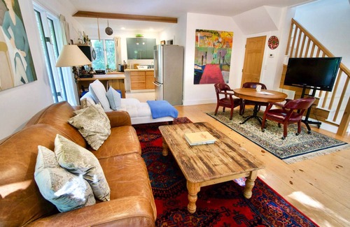 Noyack Apartment | Tucked into the quiet woods of Sag Harbor.