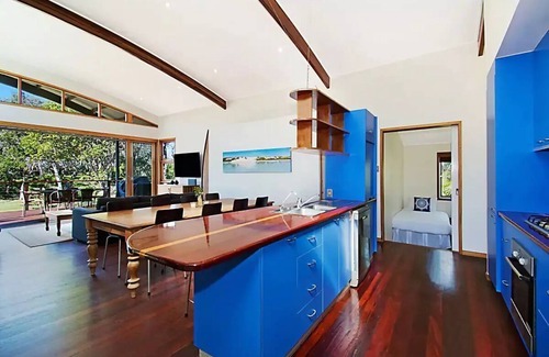Byron Bay House | Tuckeroo Beach House, Beachfront Suffolk