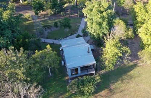 Rathdowney House | Tuckeroo Cottages - Blue Wren Cottage