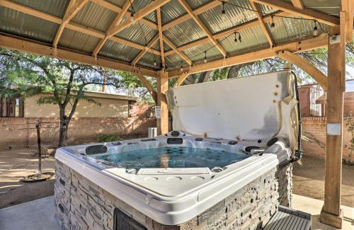 Tucson House | Tucson Casita with Courtyard, Hot Tub and Fire Pits!