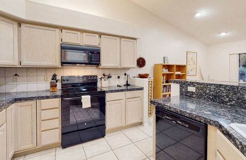 Casas Adobes House | Tucson National #8689 | Townhouse in Tucson with pool, golf, hot tub, & W/D