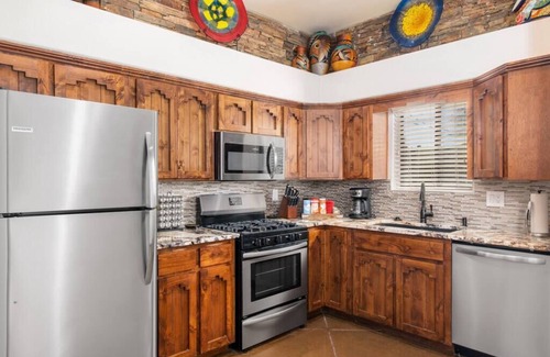South Park House | Tucson Oasis | 10 Min to UofA + Events & Dining