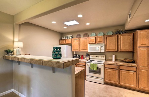 Tucson House | Tucson Townhome: 11 Mi to Dtwn - Long-Term Stays!