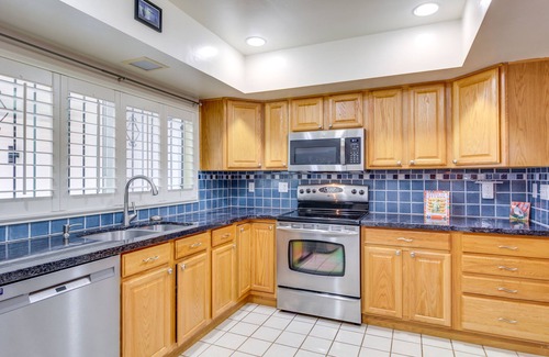 Northridge Estates House | Tucson Townhome w/Shared Pool in 55 + Community!