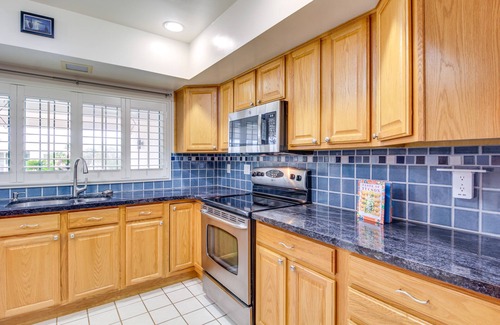 Northridge Estates House | Tucson Townhome w/Shared Pool in 55 + Community!