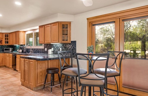 Oro Valley Estates House | @TucsonMuralHouse w/pool & hot tub on golf course