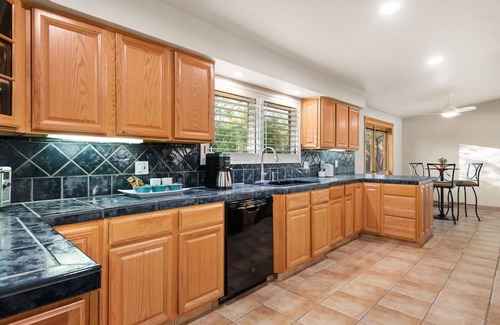 Oro Valley Estates House | @TucsonMuralHouse w/pool & hot tub on golf course