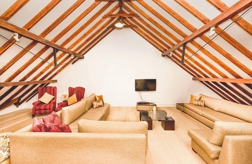 Nuwara Eliya Villa | Tudor Barn - Little England Cottages